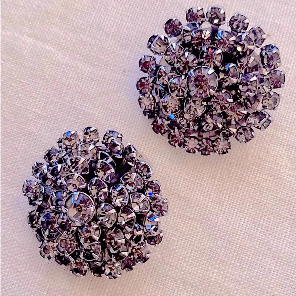 Vintage glamorous deep gray crystal clip on earrings.